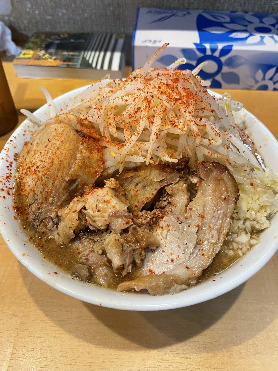 curry2meat's tweet photo. ５月の締めはやはり
池田屋福井店さん

小ラーメン　N少なめ
11:20店着　待ち4人　11:38着丼

やっぱりここの麺は硬さ、太さ、もっちり感が最高！
また来ます

#池田屋福井店 #小ラーメン #二郎 #ニンニク少なめで #お願いしますまで言う https://t.co/zz9wTUEvsi