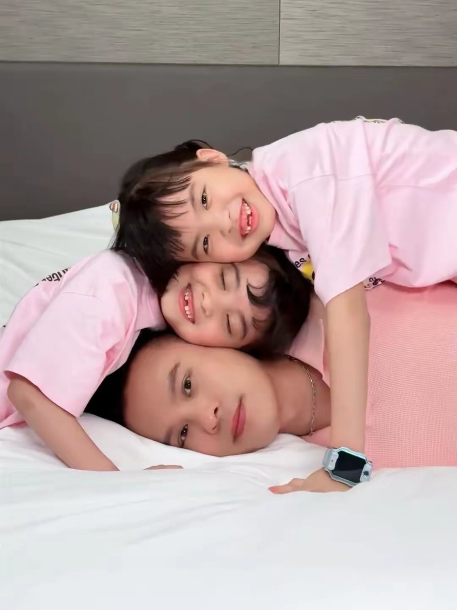 BuschAndersen02's tweet photo. Let’s build memories with our little ones today!   A 10-minute puzzle + silly dance break = priceless giggles. Parenting wins don’t have to be big—just present. What’s your quick family win ， https://t.co/mcpzBPVtQa