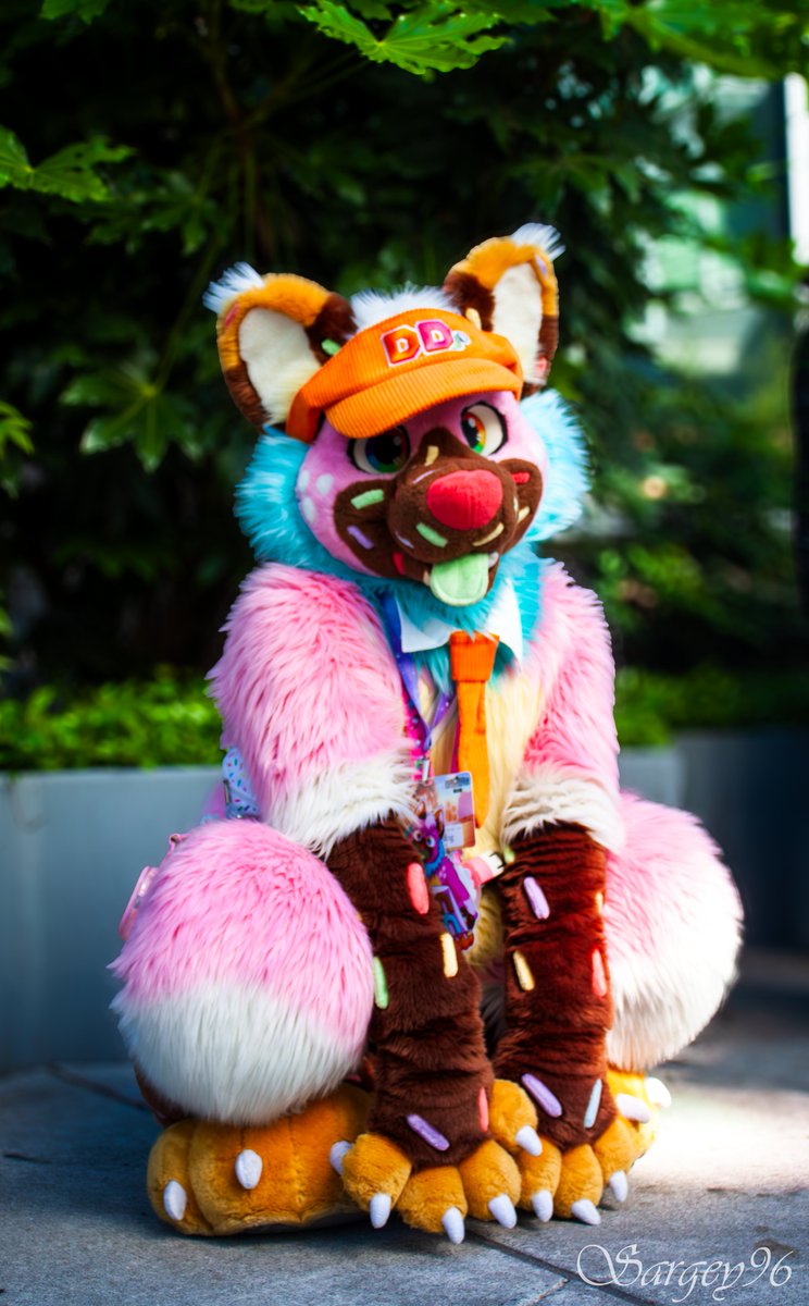 Sargey96's tweet photo. Fursuiter: @sprinkle_dog 
Furlandia 2026
#furry #fursuitfriday #fursuit #furlandia https://t.co/dGfSREl1o3