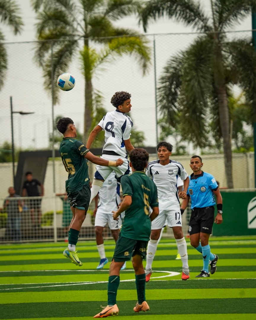 CSEformativas's tweet photo. #Sub17 | 40’ segundo tiempo ⏱️ 

Orense 0 - 1 CSEmelec 

Gol 
⚽️Charlie Peralta 

#VamosEmelec https://t.co/7iEXnZ9wro