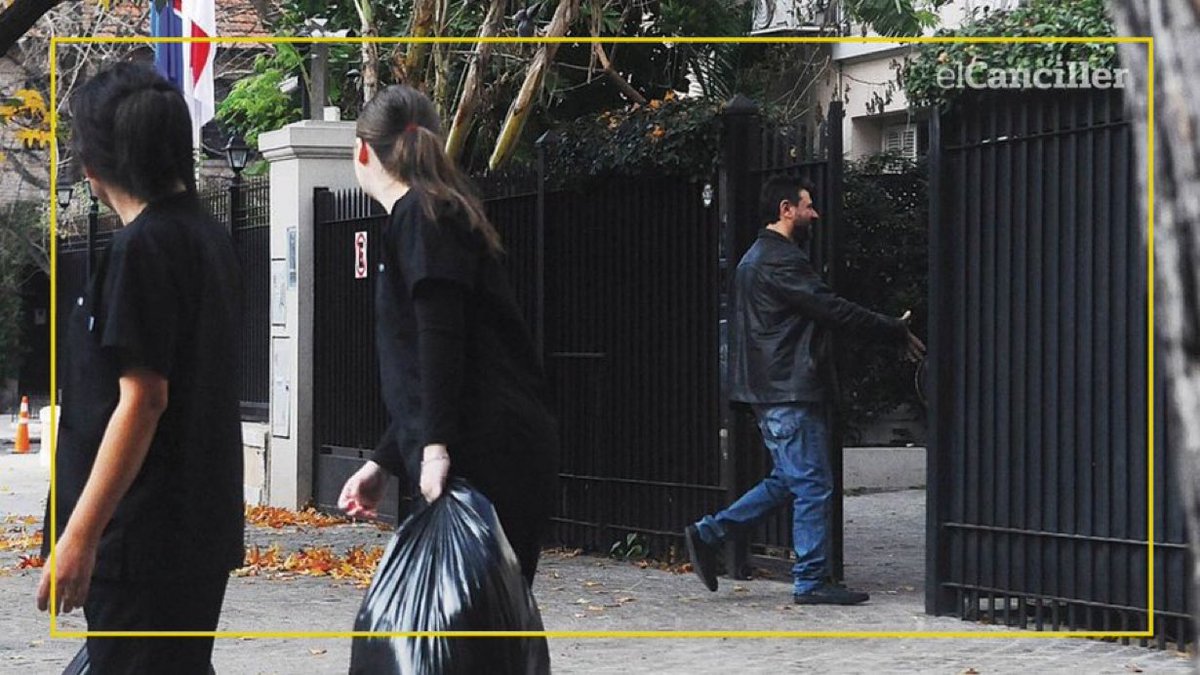 BowTiedMara's tweet photo. Ultra commie Juan Grabois visited Peter Thiel, CEO of Palantir, at his mansion in Barrio Parque.

Argentina’s script writer ✍️ does not disappoint https://t.co/AYsQTQOrxp