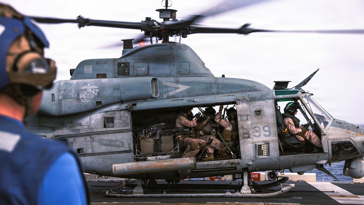 SnafuBlogspot's tweet photo. 31st MEU | Aerial Snipers in UH-1Y Venom, CAS shoot https://t.co/AxIq7ynd5S