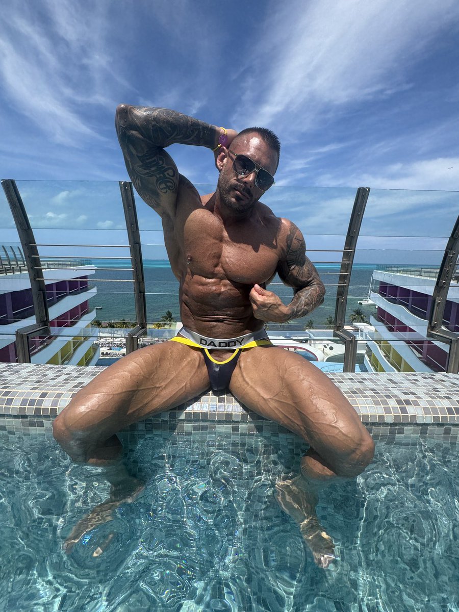 ClydeXLDom's tweet photo. Hey, you. Grab me something at the swim up bar 😈 https://t.co/YA7gBktV71