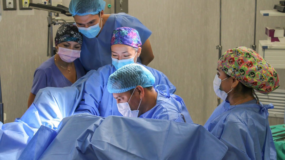 ProInversionPe's tweet photo. 👮🏽‍♂️ 🏥 ¡Impulsamos una atención médica moderna y sostenible! El @MininterPeru encargó a PROINVERSIÓN el desarrollo del proyecto de operación y mantenimiento del Nuevo Hospital de la Policía Luis N. Sáenz, iniciativa que beneficiará a más de 700 mil personas entre policías y sus familiares, asegurando la sostenibilidad de uno de los establecimientos de salud más importantes del país.