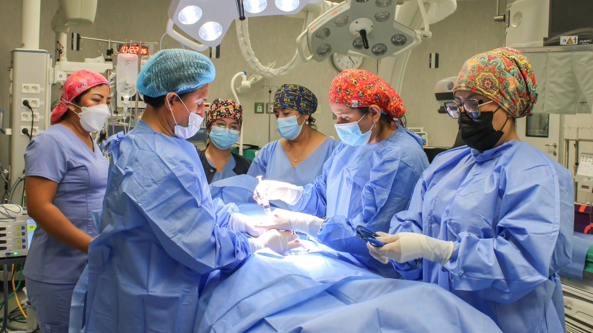 ProInversionPe's tweet photo. 👮🏽‍♂️ 🏥 ¡Impulsamos una atención médica moderna y sostenible! El @MininterPeru encargó a PROINVERSIÓN el desarrollo del proyecto de operación y mantenimiento del Nuevo Hospital de la Policía Luis N. Sáenz, iniciativa que beneficiará a más de 700 mil personas entre policías y sus familiares, asegurando la sostenibilidad de uno de los establecimientos de salud más importantes del país.