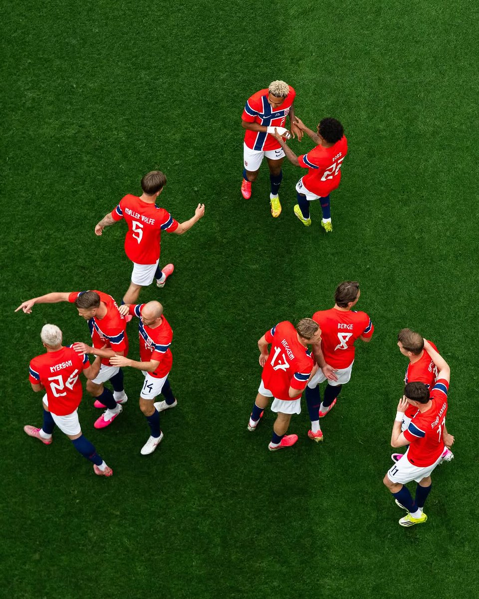 SenegalComps's tweet photo. THREAD : analyse de la Norvège, lors de la victoire 3-1 contre la Suède ! https://t.co/RM9zSajRiy