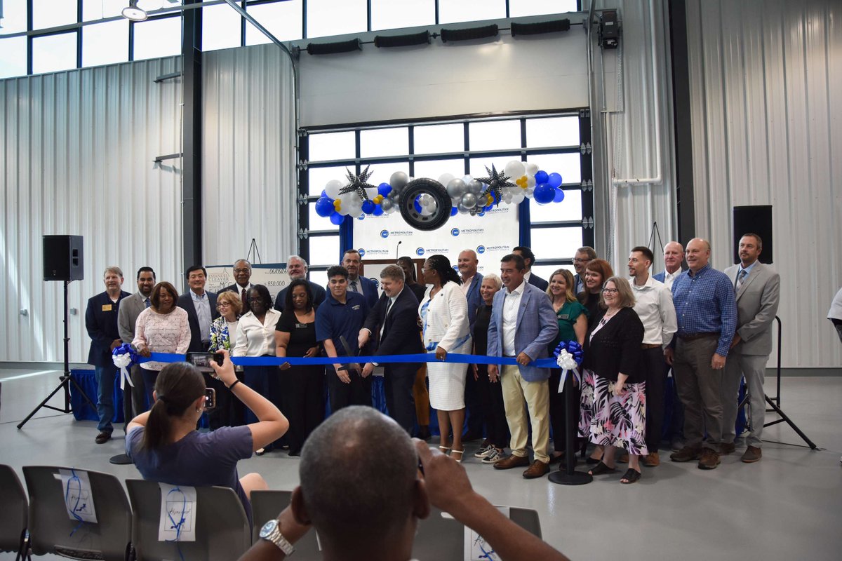 cityofLS's tweet photo. Mayor Lopez joined regional leaders Fri. to celebrate the grand opening of the MCC-Longview Automotive Institute. Councilmembers Funk, Cravens, Frazier &amp; Adkins also attended the ribbon-cutting in support. This new facility represents a major investment in career-ready training. https://t.co/WKN9f0aaIx