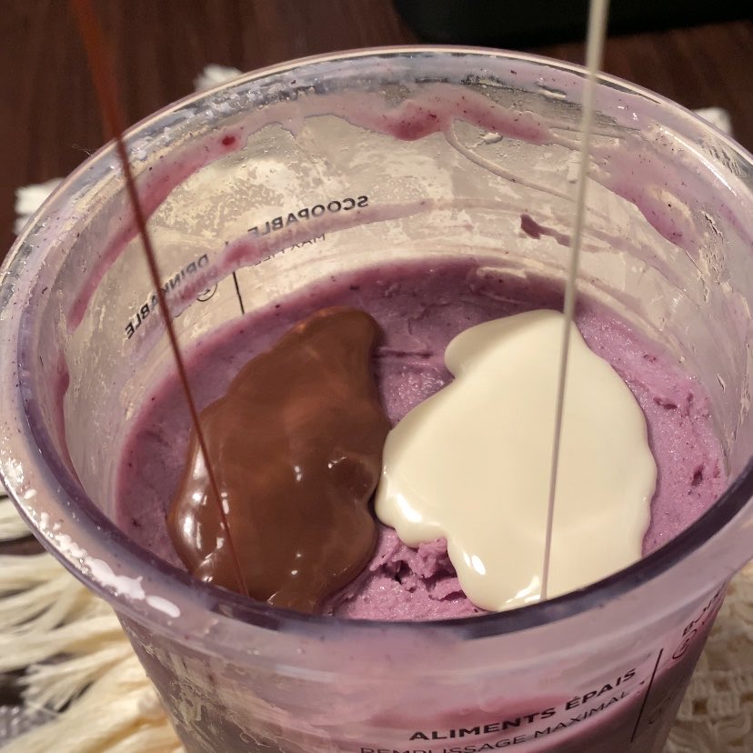 _healthx's tweet photo. انا اقول نينجا كريمي اهم من القلايه الهوائيه 🙂‍↕️🤩.

يعني غير انه بامكاني اسوي مليون نكهه احبها بطريقه صحيه ، كمان صار تقفيل البروتين اسهل خصوصا لو ما تستصيغوا او تستصعبوا البروتين بودر 😋 . https://t.co/5amLtloGkj