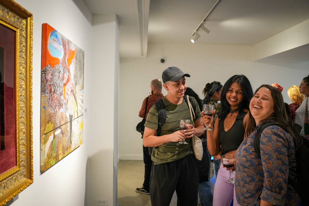 colombomedellin's tweet photo. Así vivimos la inauguración de nuestras nuevas exposiciones en la sede Centro ✨ ¡Muchas gracias a quienes nos acompañaron! Fue una gran noche de observación, conversaciones y encuentros en torno al arte y la cultura. https://t.co/iTNVHulFQI