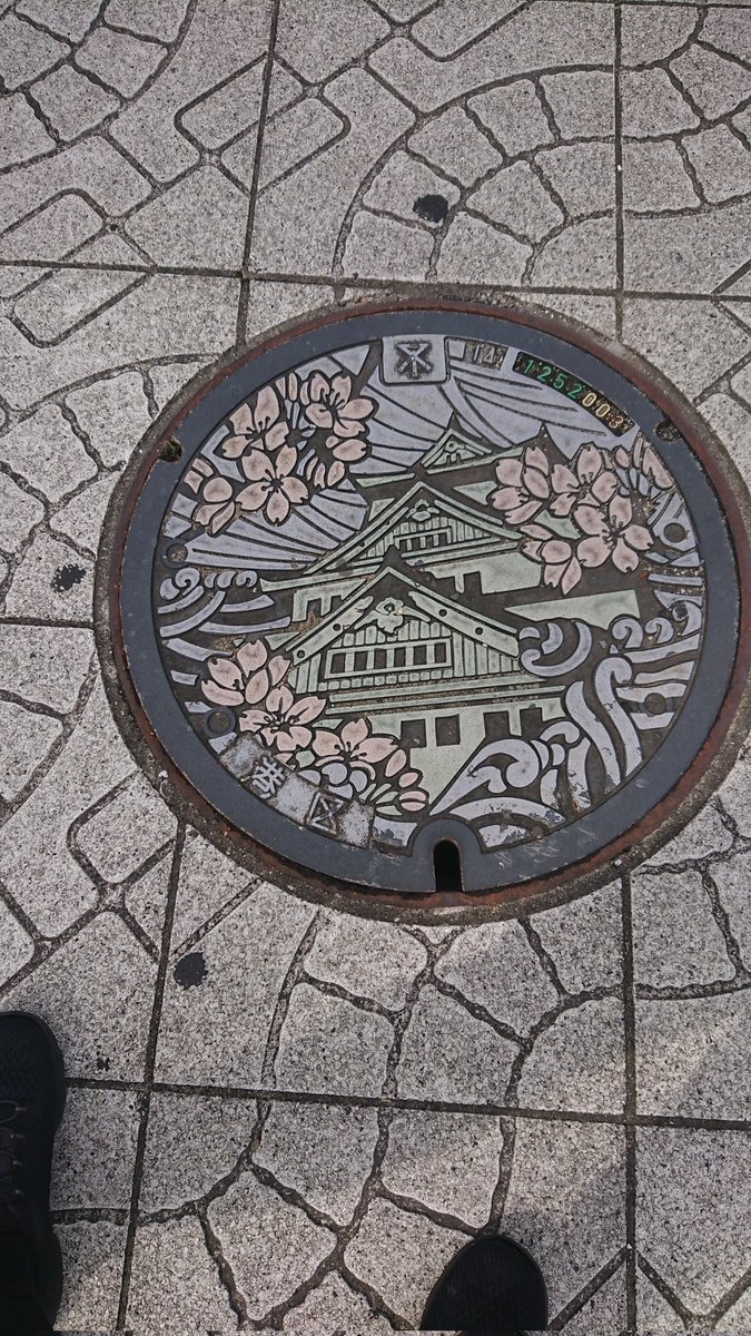 2megumi2's tweet photo. #おのえ765
#Thanksweek 
さとこさん、オヒツです🇫🇷
今日は、大手橋🌉楽しみにしてます。
前に本町橋🌉特集していただいて、近いですよね？阪神高速も近い！
大阪市内、大阪城マンホール&amp;住まい東大阪トライくんマンホール。
そして東大阪の阪神高速と近くの橋です。
いつもMerci🇫🇷 https://t.co/WgK1l9SYpn
