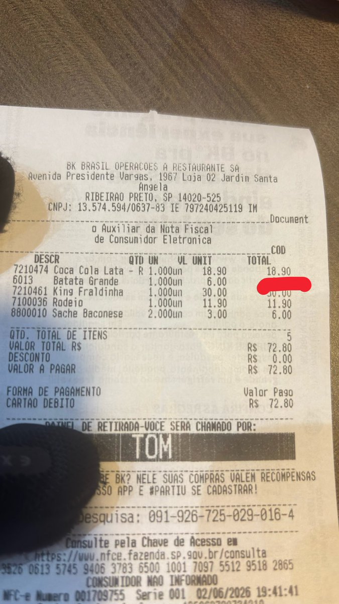 enfer_tom's tweet photo. E eu que fui no @BurgerKingBR animado porque agora eles tem coca, mas a máquina estava desligada

Comprei o combo pensando que iam fornecer latas, mas descobri que é UMA lata por combo no free refil 🤡

Resumindo, paguei 19 reais numa latinha de coca https://t.co/cTOXFUoh0K