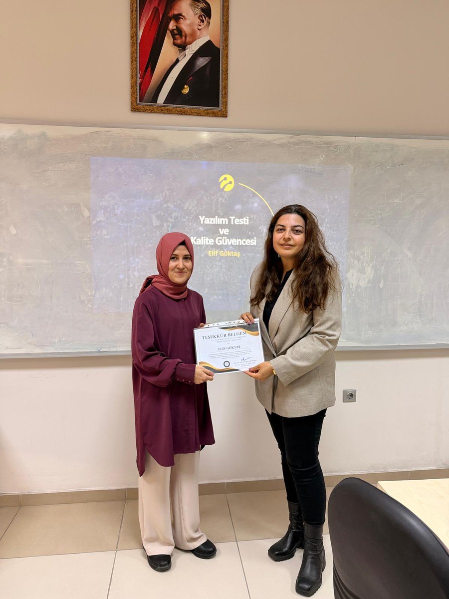 e_lifos's tweet photo. Nuh Naci Yazgan Üniversitesi’nde bu dönemin son Uygulamalı Yazılım Testi ve Kalite Güvencesi dersini yaptık.

Onlar için de çok özel bir gündü; son dersleri, son imzaları… Mezuniyete doğru giderken okuldaki son dersi birlikte yapmış olduk.

Benim için gerçekten çok kıymetli bir anı olarak kalacak.
Bu dönem; merak eden, sorgulayan, öğrenmeye açık ve geleceğe umut veren çok güzel gençlerle tanıştım.

Hepsinin yolu açık olsun.
Onlarla tanıştığım için çok mutluyum, hepsiyle gurur duyuyorum. 💙

#NuhNaciYazganÜniversitesi #YazılımTesti #KaliteGüvencesi #QA #SoftwareTesting #MilliTeknolojiHamlesi #sektörkampüste