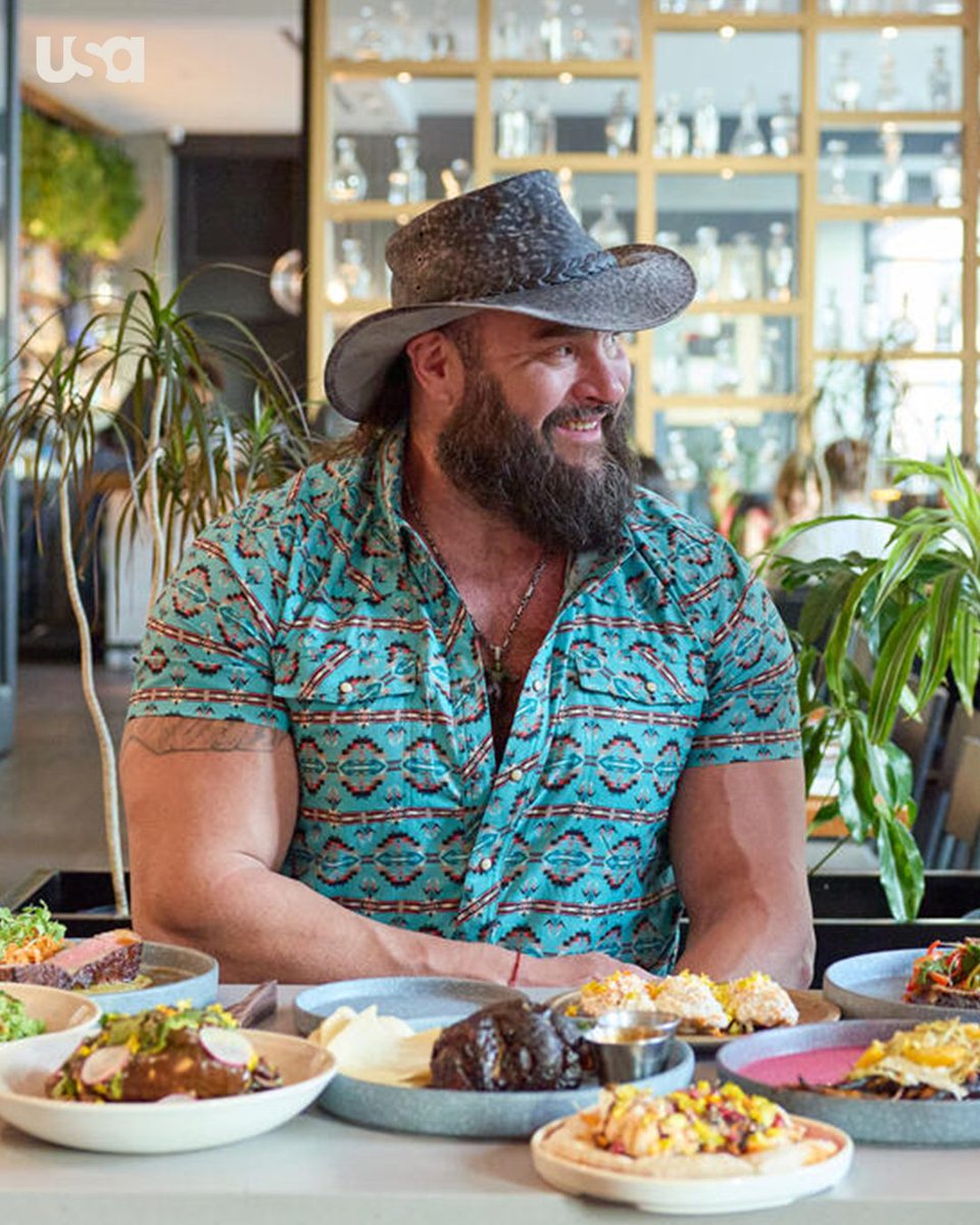 USANetwork's tweet photo. Dive into some delicious eats in Austin. 🤠 #EverythingOnTheMenu is back TONIGHT, Friday, at 8/7c on @USANetwork! https://t.co/6Es83oE8oI