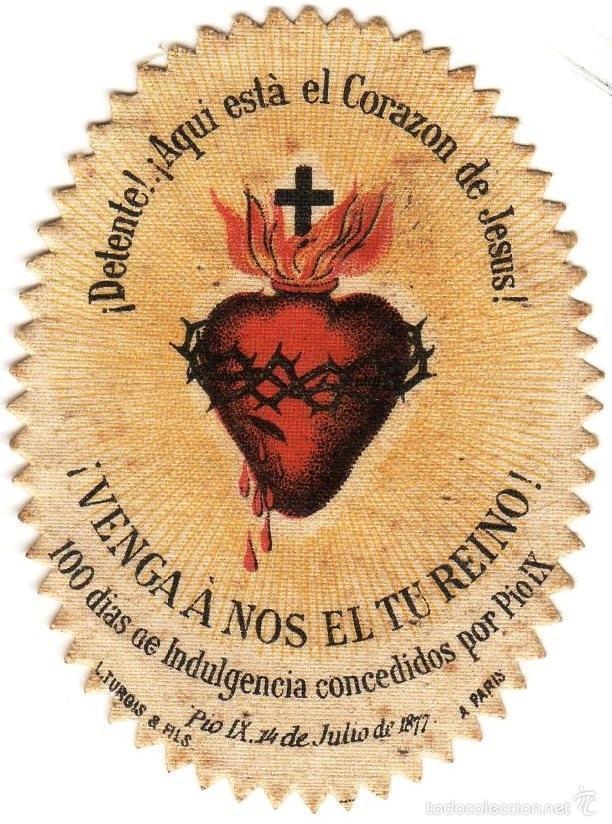 lualma333's tweet photo. ¿Conocés la fascinante historia detrás del "Detente"? 
Este pequeño escudo del Sagrado Corazón de Jesús es mucho más que un objeto religioso: esconde una tradición única que cruza siglos, guerras y una concesión papal asombrosa. Existe la creencia popular de que cualquier persona puede bordarlo, dibujarlo o imprimirlo, y que no hace falta hacerlo bendecir por un sacerdote porque "ya viene bendecido de origen". ¿Es tan así?
​El origen se remonta al siglo XVII en Francia, con las revelaciones de Santa Margarita María de Alacoque. Jesús le manifestó el deseo de que se hicieran placas o escudos con la imagen de su Corazón para que la gente los llevara puestos o los colocara en sus hogares como un escudo protector. Así, las monjas de su orden empezaron a confeccionarlos en tela, bordándolos con la famosa frase: “¡Detente! El Corazón de Jesús está conmigo”.
​Pero el gran hito histórico ocurrió en el siglo XIX, específicamente en el año 1877 con el Papa Pío IX. En un contexto de fuertes conflictos y con Roma bajo asedio, el Papa empezó a recibir una cantidad alucinante de Detentes de tela enviados por soldados y fieles de todo el mundo que buscaban su bendición.
​Ante la imposibilidad física de bendecir miles de escudos uno por uno, el 14 de julio de 1877 Pío IX tomó una decisión histórica: dictó una bendición apostólica general y perpetua para todos los "Detentes" que se fabricaran de ahí en adelante. Además, concedió 100 días de indulgencia para todos aquellos que llevaran el emblema y rezaran un Padrenuestro, un Avemaría y un Gloria.
​De este decreto nace la tradición que llegó hasta nuestros días: la bendición del Papa de aquel entonces quedó sellada para la devoción en sí. Por eso se dice que la gracia sigue vigente en cada escudo que se imprima o se borde con fe, convirtiéndose en un verdadero escudo para el alma que atravesó pestes y batallas a lo largo de la historia.

Páter Nóster, Qui es in cáelis, sanctificétur nómen túum. Advéniat régnum túum, fíat volúntas túa, sícut in cáelo et in térra. Pánem nóstrum quotidiánum da nóbis hódie, et dimítte nóbis débita nóstra, sícut et nos dimíttimus debitóribus nóstris. Et ne nos indúcas in tentatiónem: sed líbera nos a málo. Amen.

Áve María, grátia pléna, Dóminus técum.
Benedícta tu in muliéribus, et benedíctus frúctus véntris túi, lésus.
Sáncta María, Máter Déi, óra pro nóbis peccatóribus, nunc, et in hóra mórtis nóstræ. Amen

Glória Pátri, et Fílio, et Spirítui Sáncto. Sícut érat in princípio, et nunc, et sémper, et in sáecula sæculórum. Amen.