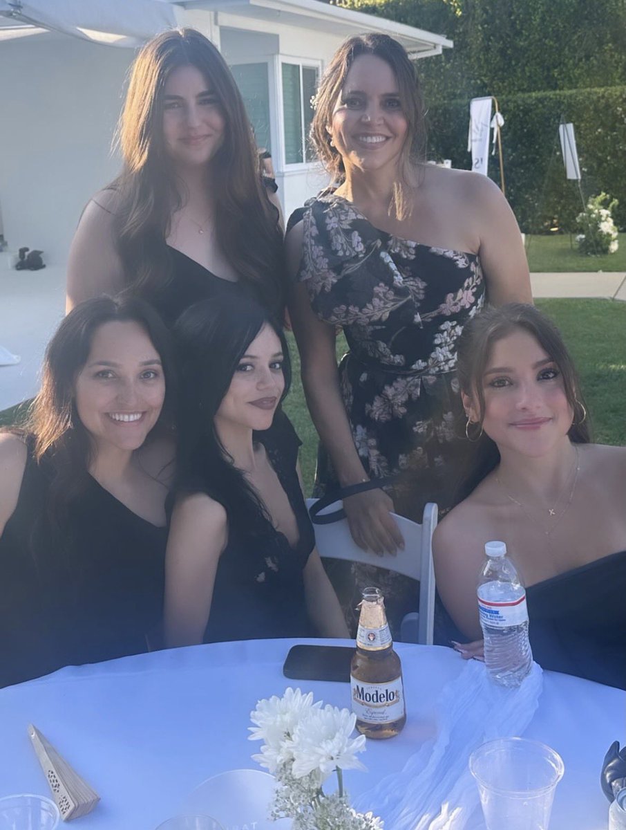 Jennadrought's tweet photo. the genes good lord why do they all look good https://t.co/41LvMcHKRd