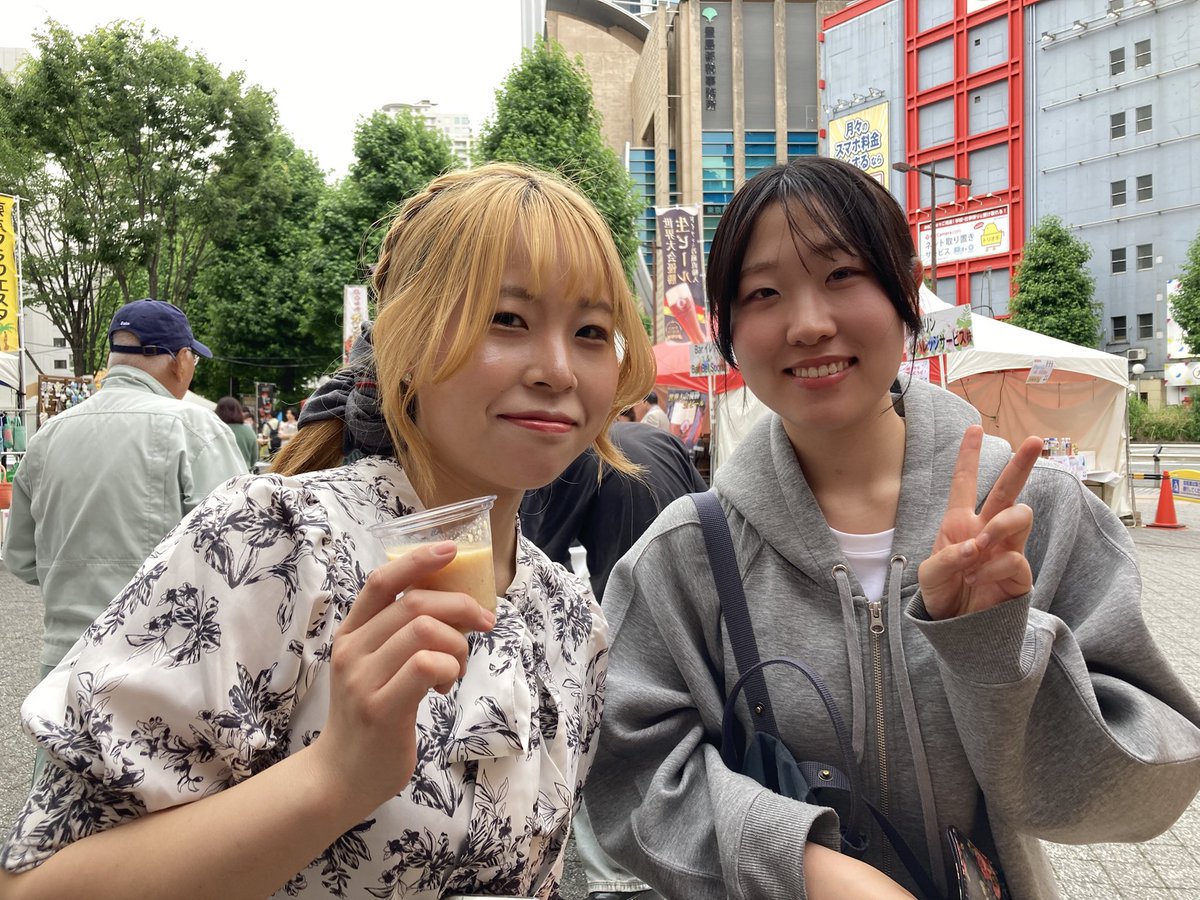 biro910's tweet photo. 初夏に新潟日本酒で乾杯IN東京フラフェスタ池袋

本日2日目❣️
昨日は多くの皆さんからご来場いただきました。
ありがとうございました。
多くの酒縁で出逢いができました。
池袋西口公園で開催しております。
是非池袋界隈にお越しの際は是非お立ち寄りいただければうれしいです。 https://t.co/3guyxZhzLw