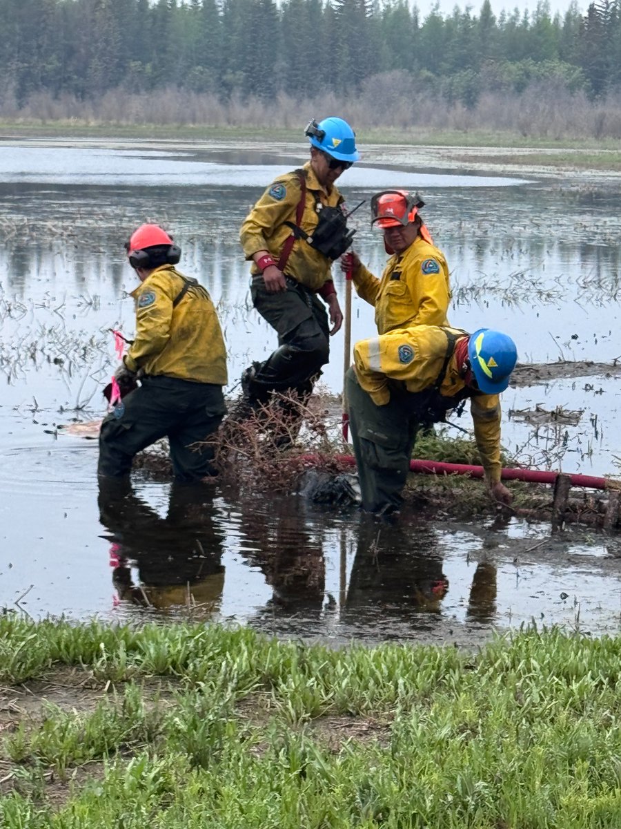 NWTFire's tweet photo. WILDFIRE UPDATE – June 5, 2026 – 4:00pm: No new fires.

Weather:
Many areas of the territory will see precipitation over the weekend, with a likelihood of thundershowers and lightning. Fire danger remains high throughout the Dehcho, South Slave and North Slave.

While firefighters and air crews work hard to detect and address new fires in the NWT and provide mutual aid to our friends at @ParksCanada, do them a favour and make sure there are no human-caused fires to find. Encourage your friends and family to be safe on the land, and avoid burning if the fire danger is Very High or Extreme unless there are no other options for cooking or warmth. 

Get more tips on wildfire prevention here: https://t.co/fyjz3j9FKw 

➡️South Slave:
Klewi Complex (2026WB004, 2026WB009, SS004-26 | Wood Buffalo National Park fires): The current fire danger level for Wood Buffalo National Park remains very high. This fire is estimated at 48,919 hectares and is classified as out of control.

This fire is on the northeastern side of Wood Buffalo National Park near the Whooping Crane nesting area, approximately 22 km northeast of Highway 5

The Government of Northwest Territories continues to provide mutual aid through airtanker and helicopter support, and wildfire crews are now deployed to the park to assist. For details on these fires and actions to manage them, visit: https://t.co/jrN8EcvhZV 

Over the next few days, we will establish a unified command with Parks Canada. Unified Command will ensure continued cooperation and resource sharing between the two agencies, building on the strong collaboration in place since the onset of this fire.

Three additional heavy helicopters have arrived and are ready to be deployed.

Resources: 114 personnel, 13 helicopters and 6 fuel bowsers.

Sprinklers are being maintained on values at Grande Détour and north of Salt River by GNWT wildfire management staff as a precaution. 

There is no risk to communities, infrastructure or cabins at this time. 

Report new fires to 1-877-NWT-FIRE (698-3473).

Follow us here or visit https://t.co/MtvTM0ofro for the latest – or give an on-call Fire Information Officer a shout at 867-445-5484 if you prefer.  

📸: NWT wildland firefighters work to set water pumps and lay hoses on the Klewi Complex in Wood Buffalo National Park