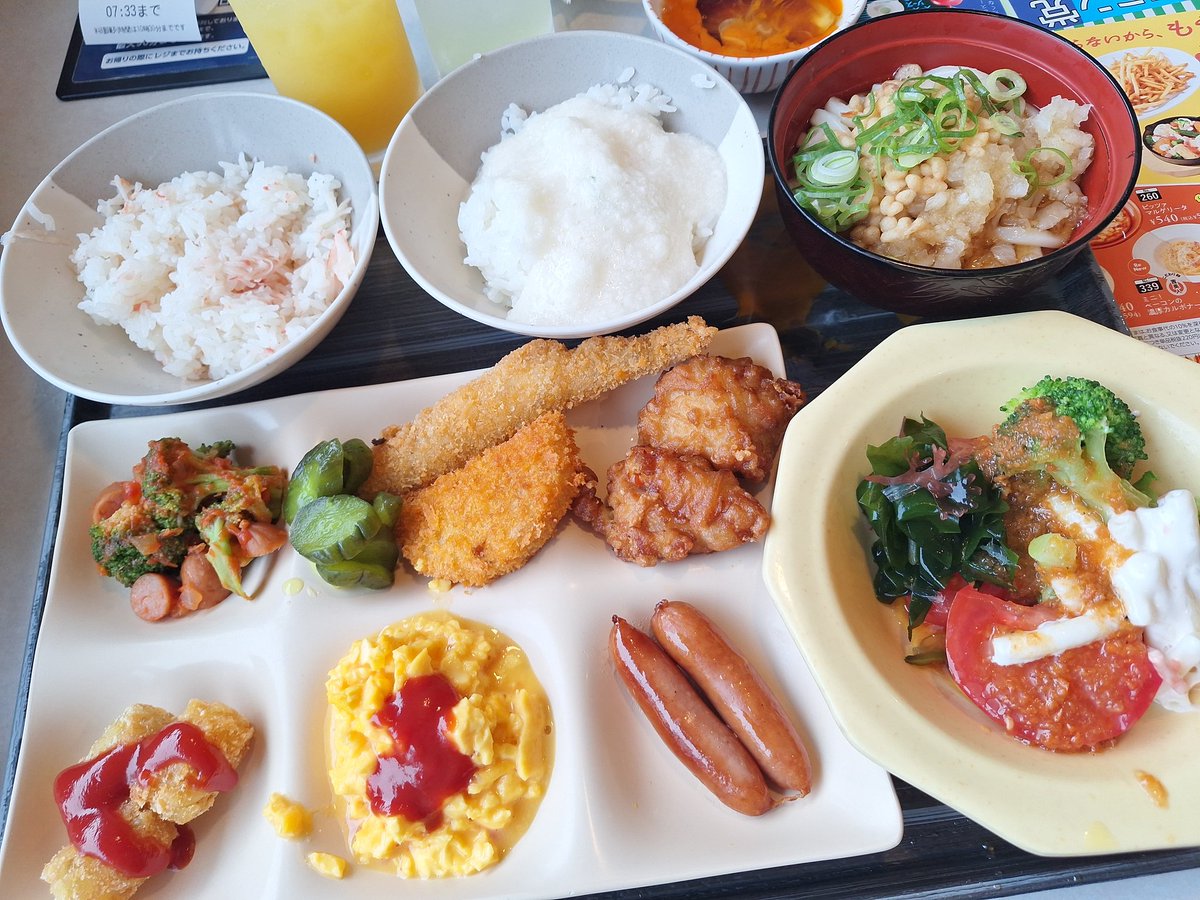 tkabuchan's tweet photo. #ココス 朝食バイキング🍴
何気に久しぶり🤤
早起きすぎる🥱
ワッフル🧇焼き焼き🥰
朝からお腹いっぱい😴 https://t.co/bDYEJ4bs30