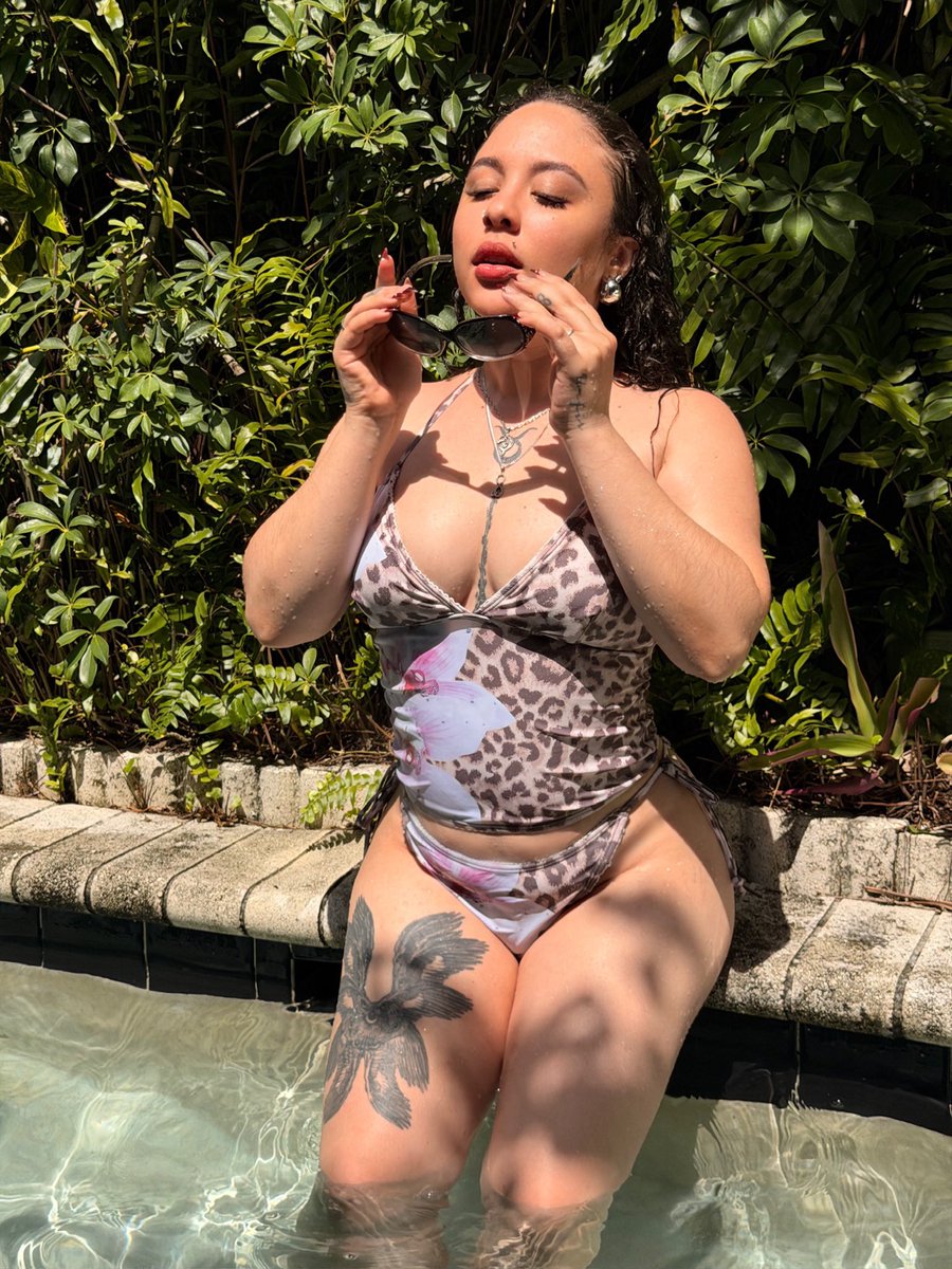 karoline_deleon's tweet photo. 🥭🧚‍♀️🏝️🌺🌴🌀🦜🍍 https://t.co/VJCL4IWc3k