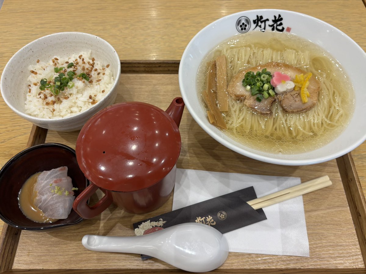 ruuko777's tweet photo. 鯛塩そば灯花さんの
鯛塩らぁ麺鯛茶漬けセット
を頂きました〜🤤

さっぱり鯛風味の塩ラーメン・鯛茶漬け共に美味しかったです🤗😋 https://t.co/2WEOMEX4N0