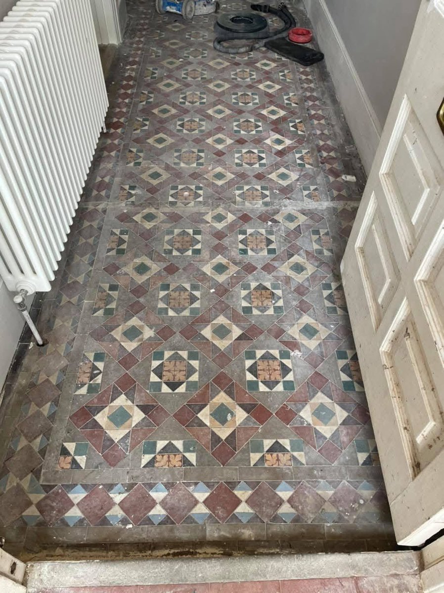 bo66ie29's tweet photo. How beautiful is this floor restoration. By Stonecare Lincs. https://t.co/ya86EfiYIP