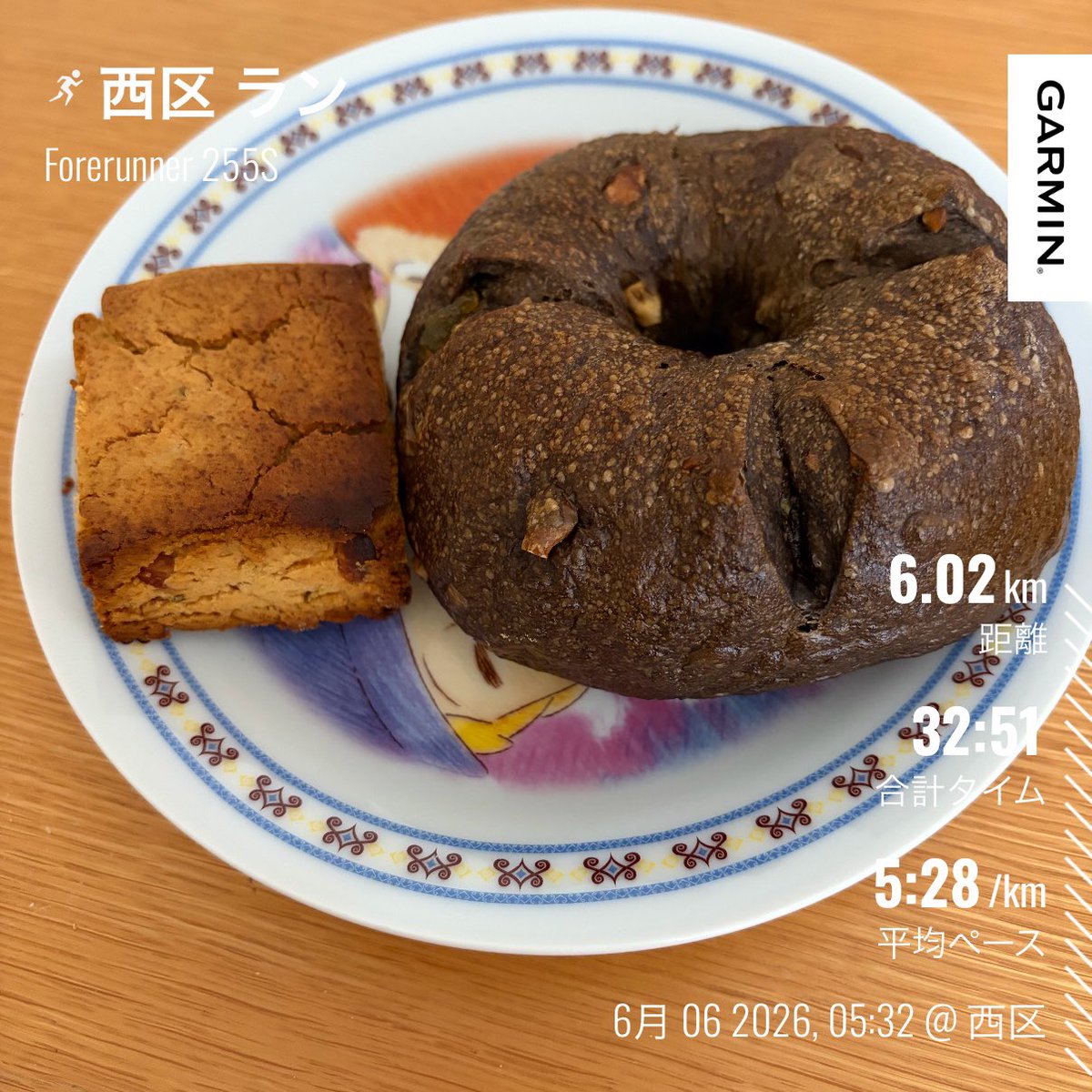 mitter7204's tweet photo. オハヨーゴザイマス！
 
昨日お昼に食べた
冷凍保存しとったベーカリー燈さんの🥯とお女子のスコーン😋
🥯はお店によってモチモチ感が違う
それより解凍と温め方をもっと工夫したらモッチリしたのかな…🤔
スコーンは常温でベリーグーです👍

今日は丸一日現場で汗かく日🤮
仕事行こ🚗³₃ https://t.co/nz6fiX9Ia3