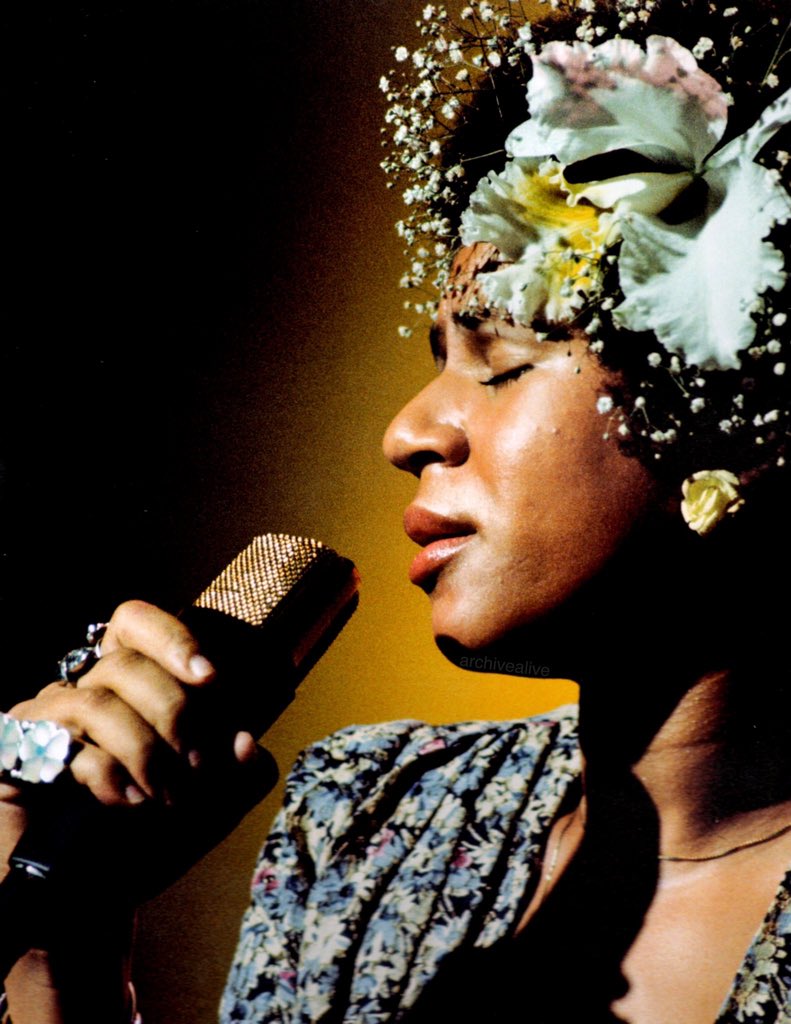 CoededMarshall's tweet photo. Minnie Riperton, 1974 ❤️ https://t.co/FyDvJjeLVP