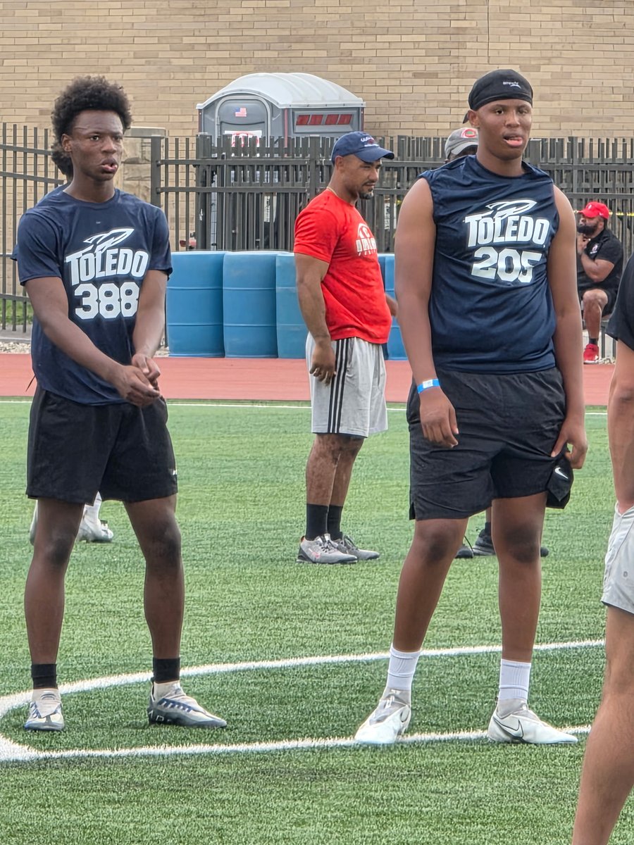 bacathletes's tweet photo. @Rockets_Recruit you got a project here. Combo package like In N Out cheese double cheese. Get them both 🏈 https://t.co/8wkxwXE9x7