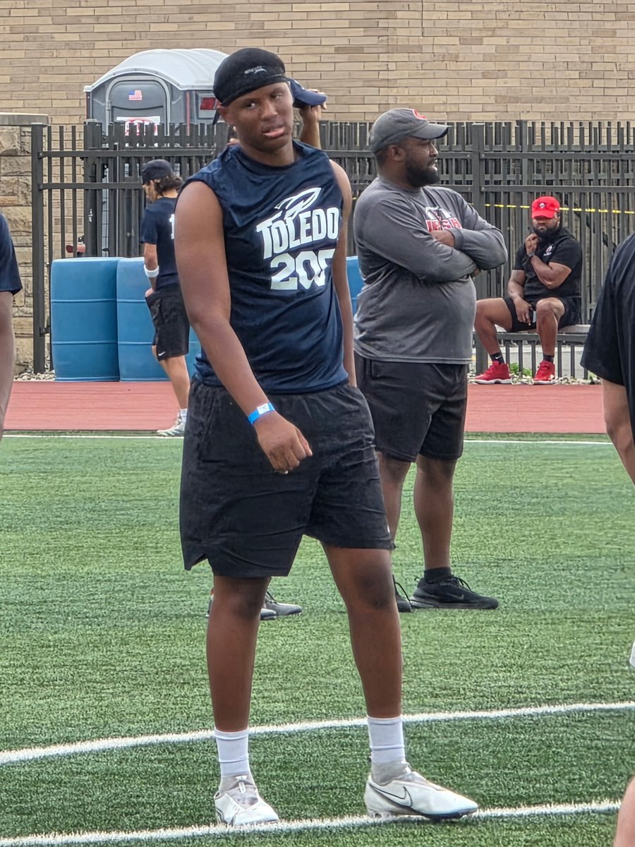 bacathletes's tweet photo. @Rockets_Recruit you got a project here. Combo package like In N Out cheese double cheese. Get them both 🏈 https://t.co/8wkxwXE9x7