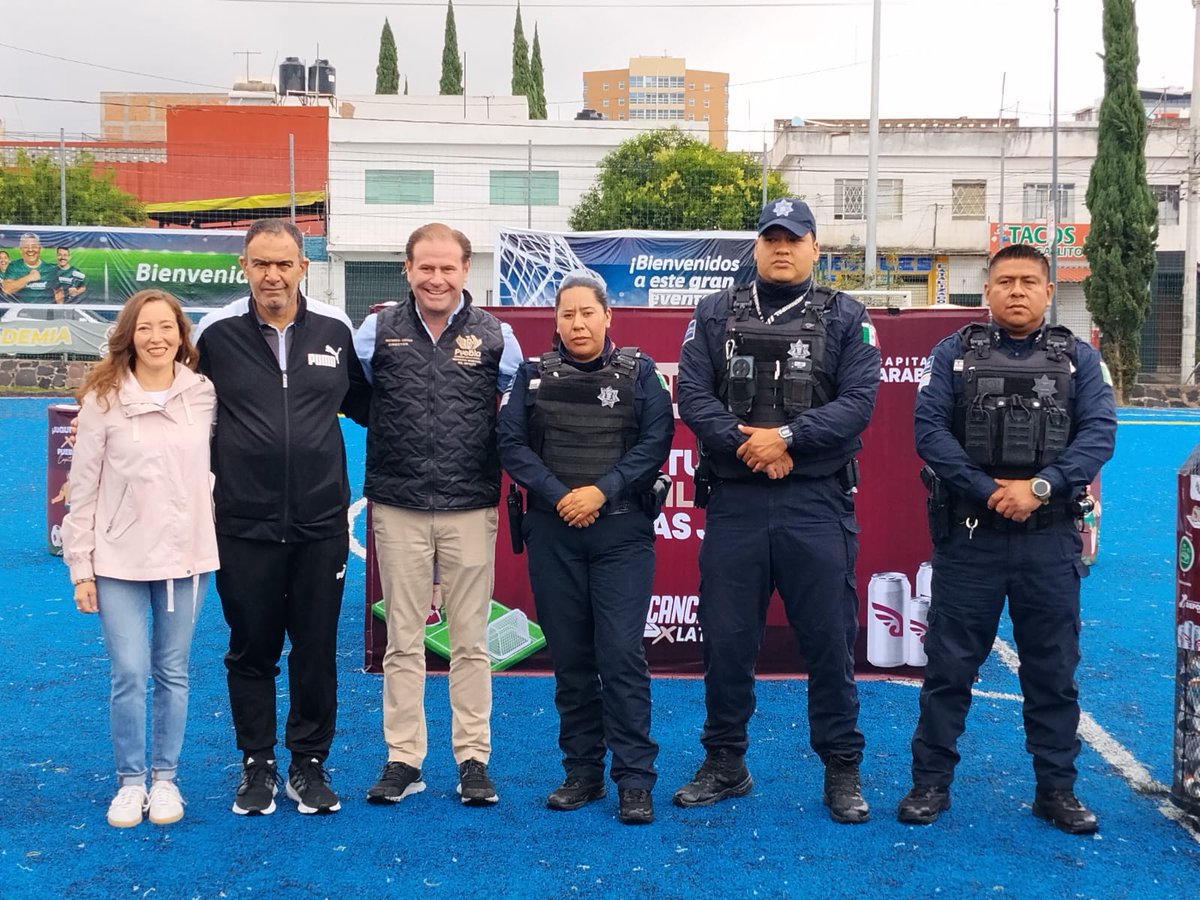 IAbastosPuebla's tweet photo. ♻️🏟️ Bajo el liderazgo del Alcalde @pepechedrauimx  el titular de @IAbastosPuebla @AngelMinuttiL y todo el equipo del organismo nos sumamos al programa #CanchasXLatas, impulsado por el @DeportePue ♻️⚽
🙌 Tú también puedes ser parte de este gran proyecto.♻️🏟️✨
@ricardozg00 https://t.co/TtxUR2ApSu