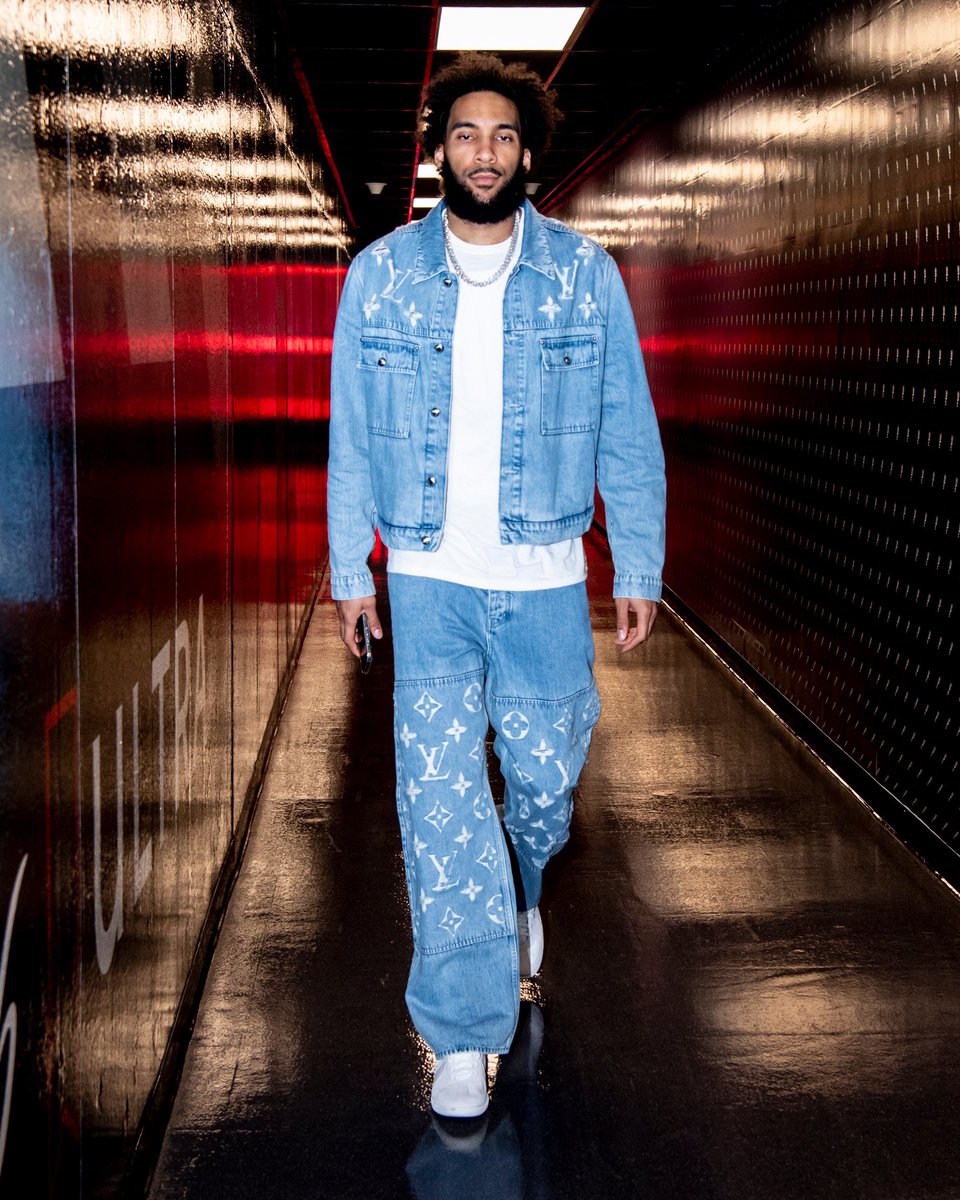 spurs's tweet photo. Stepping in for Game ✌️ https://t.co/gCtTEQ4QGP