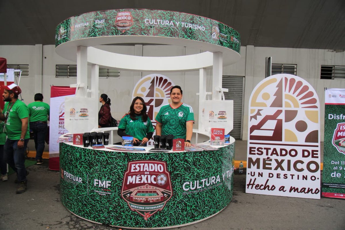 MuseoFSG's tweet photo. ¡El #EstadioDeMéxico #DestinoFutbolero se encuentra listo para la justa mundialista! A través de la @culturaedomex, los asistentes al partido México vs. Serbia pudieron conocer la oferta turística del #EdoMéx para el Mundial. Artesanas y artesanos, Pueblos Mágicos. https://t.co/0LyBsmZGFo