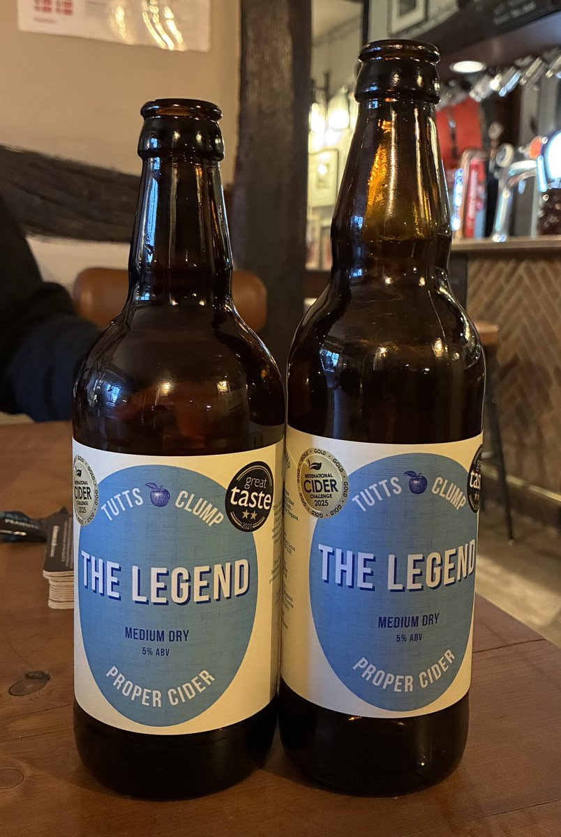 tuttsclumpcider's tweet photo. We have now reverted to our standard height bottle of #TheLegend Cider so it will fit more easily in your fridge π #propercider https://t.co/vTPMUQLHPm