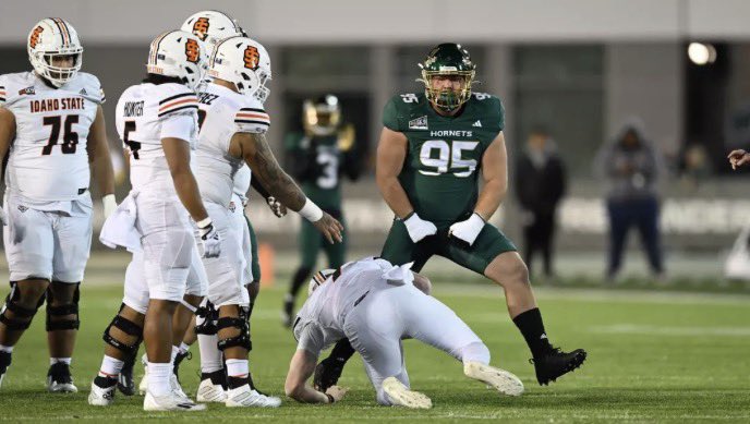 JaydenJJHarris's tweet photo. I'm excited and humbled to share that l've received an offer from the Sacramento State University. A huge thank you to @RealCoachCarter for believing in me. I'm truly blessed and grateful for everyone who supported me every step of the way! #GoHornet @COHSFootball @SacHornetsFB https://t.co/iGjLJHvPqh