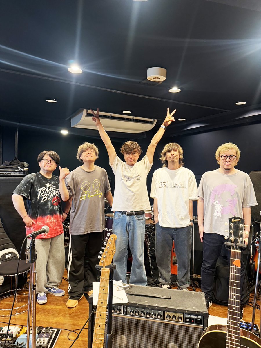 sacra_official's tweet photo. いよいよ明日‼️
ご来場をお待ちしております！！

✨あなたがいなけりゃ始まんない！✨

🟡6/7(日)千葉LOOK
sacra ONE-MAN TOUR「two guys-番-two guys」
※sacraサポートメンバー:Gt. #アオキサトシ 、Dr. #ターキー 、Key. #ツタナオヒコ
🕓open15:30/start16:00
adv.￥5,500(D別)
※未就学児:無料/小学生～中学生：￥1,000 (D別)
（小学生、中学生のチケット料金は、当日受付でのお支払いとなります）
【プレイガイド】
🎟️e+▶ https://t.co/dKu0OdsTh2
🎟️TIGET(取り置き予約)▶ https://t.co/8A1vB1GHJR

 #sacra #ツガイツアー
