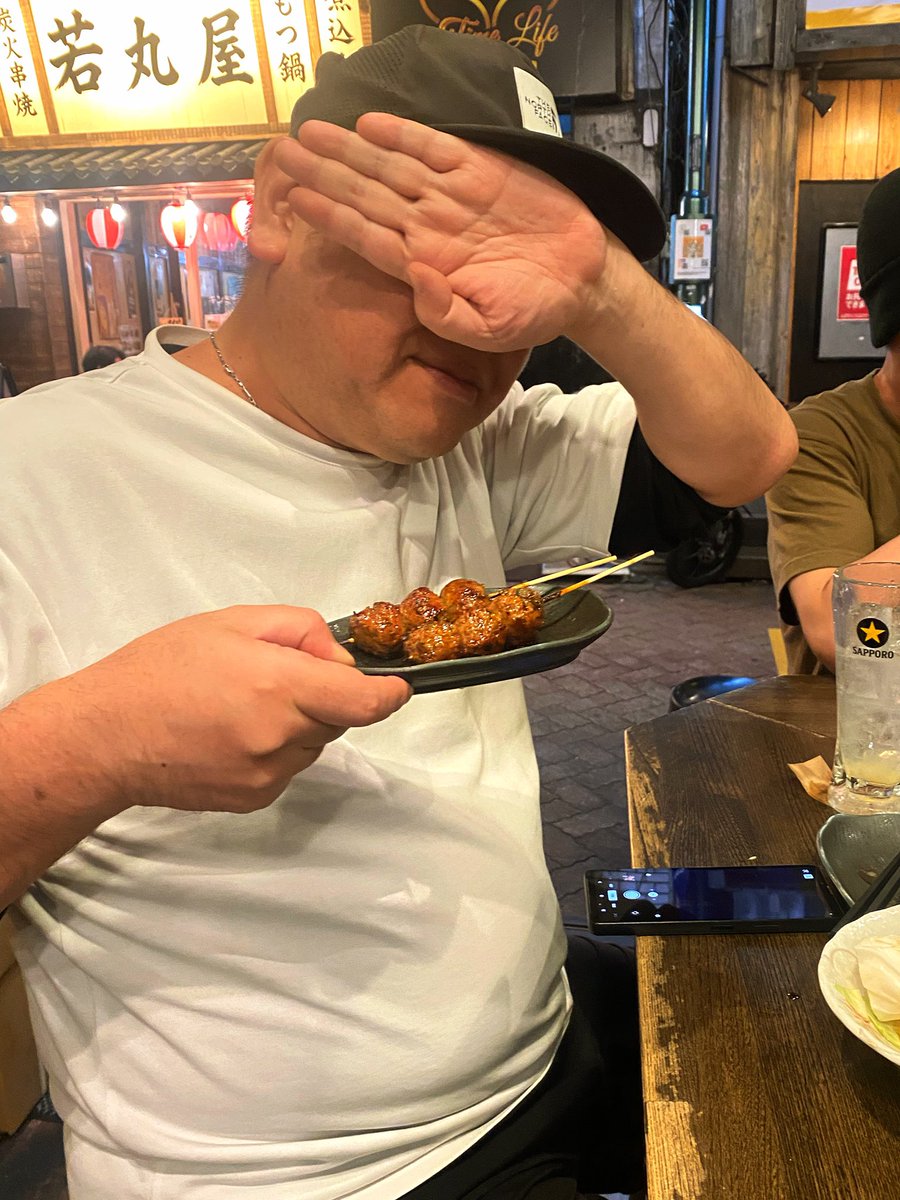 arima0120jp's tweet photo. 6/6（土）1056〰1400
昨夜は、遭遇したらラッキーなことが起こるという、ルカとヨシノの顔かくしオジサンに出逢うことができたので、少しだけ営業してみます。 https://t.co/g7TjcdEit0