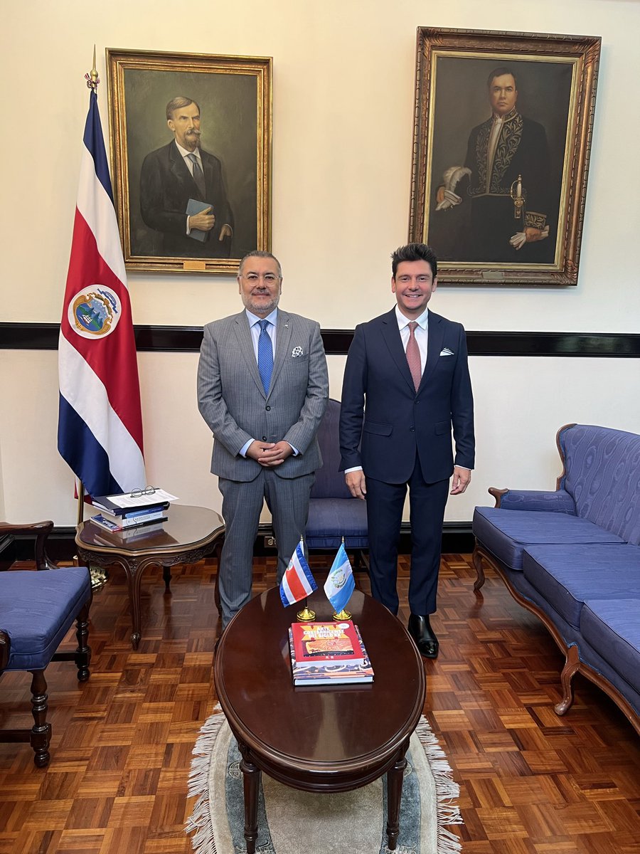 EmbajadaCR's tweet photo. 🇬🇹🇨🇷 | El Embajador Castillo sostuvo una reunión de trabajo con el Viceministro de Asuntos Bilaterales y Cooperación de Costa Rica, Embajador Alexander Peñaranda, para abordar temas de interés común y fortalecer la cooperación y los lazos de amistad entre Guatemala y Costa Rica. https://t.co/h12VY0xwwt