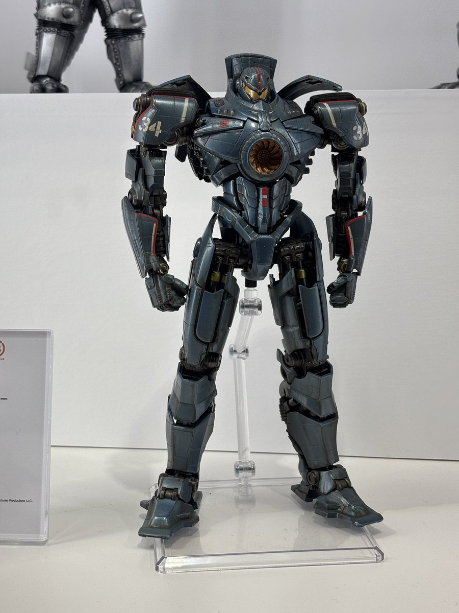 daitaichokojima's tweet photo. 今日から開催の #スマイルフェスタ ではグッドスマイルカンパニー様のモデロイド　ジプシーデンジャーのデコマス彩色とPLAMATEAリサキャスターのディスプレイを担当しております！ https://t.co/ImWJwYkLbc