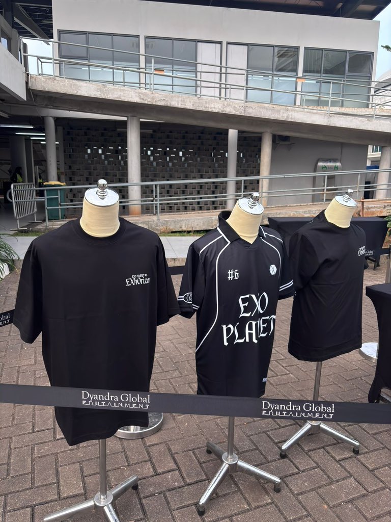 baekkholic's tweet photo. EXHORIZON Jakarta Concert Merch! 🫶🏻 https://t.co/yYLEmO70bc