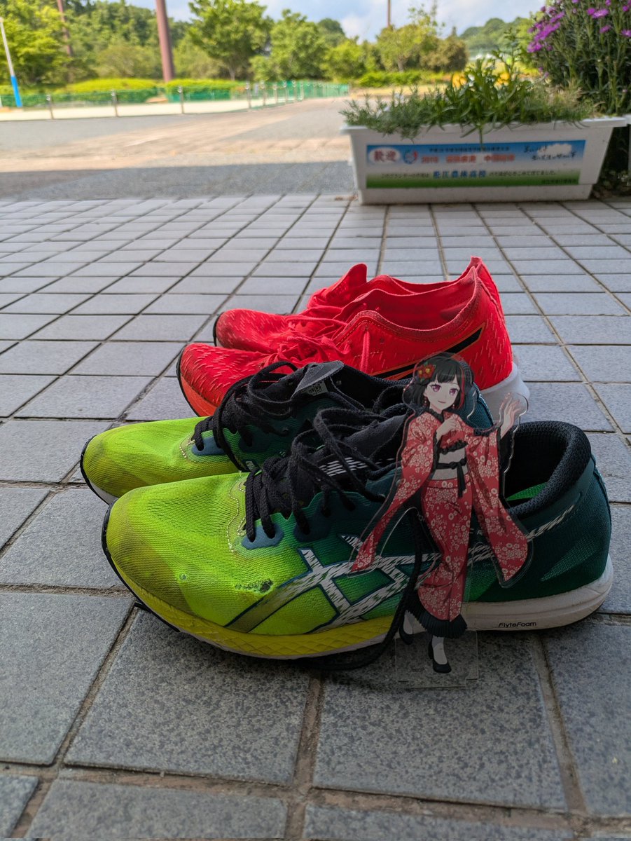 3tyuken's tweet photo. 6/06（土）晴れ

30分ジョグ
200×7
400+100×1
100×1

①32″0−33″0−30″6−31″8−31″3−32″8−31″3
②64″2−16″4
③15″5

今日も軽メニュー！朝から苦手なロードでここまで走れたら自分的にはOK！　明日そこそこ大きい練習をして来週の1500ｍに合わせる🔥 https://t.co/OxaJcHw0Sx