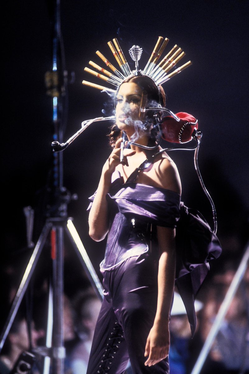 deilvs's tweet photo. Jean Paul Gaultier Fall/Winter 1992 https://t.co/3lh19m5coF