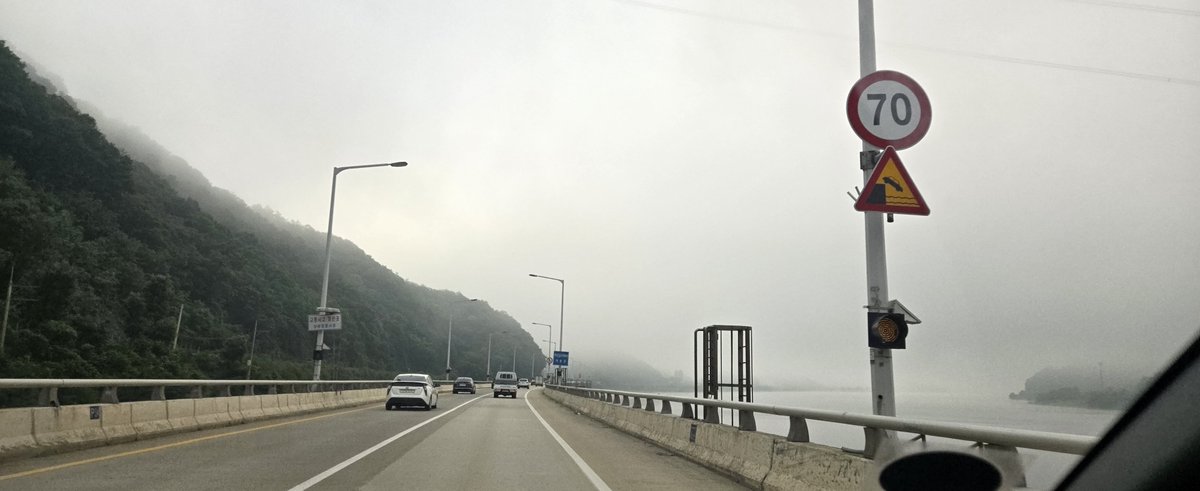 holol0l0's tweet photo. 게이트 속으로 드가는 느낌 https://t.co/pfldPSDQKv