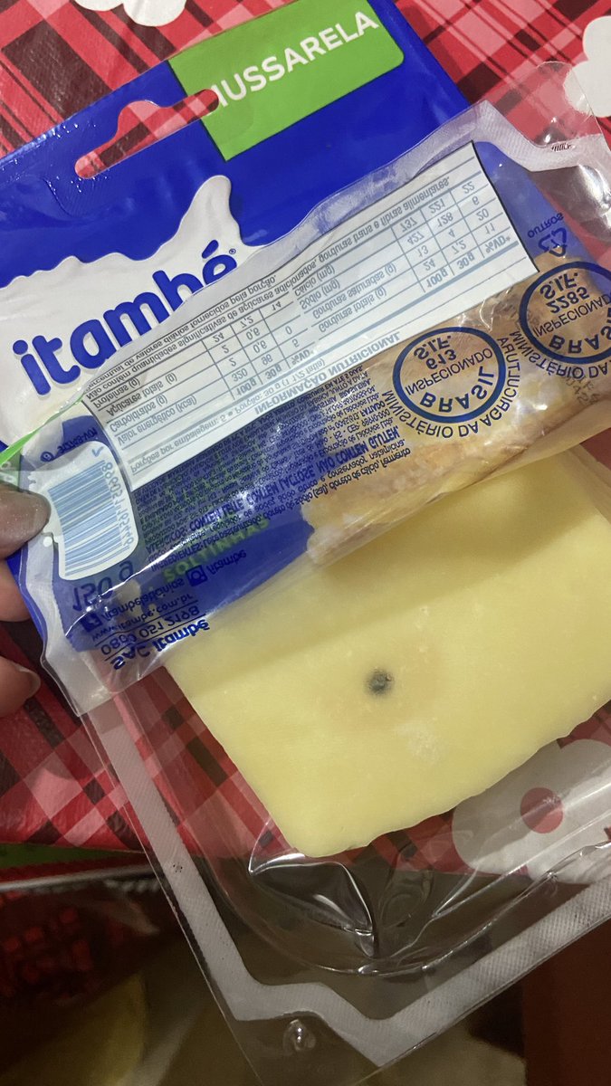 annalaplata's tweet photo. Amei a oportunidade de comer uma mussarela mofada @itambe https://t.co/j9bKxTRU9p