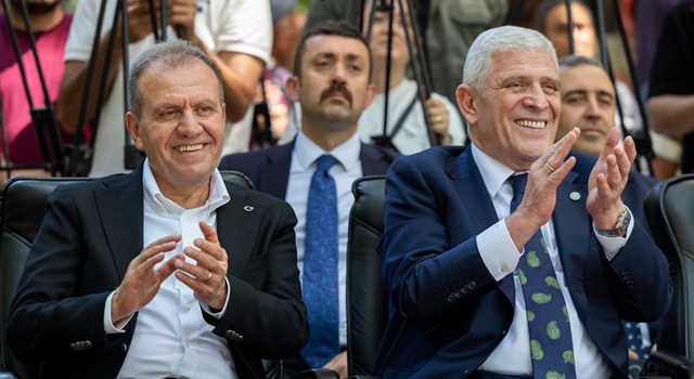 adanahaber's tweet photo. Vahap Seçer ve Musavat Dervişoğlu Mut Festivalinde Buluştu
https://t.co/4WHzHSoN6v https://t.co/XSntHLmQcL