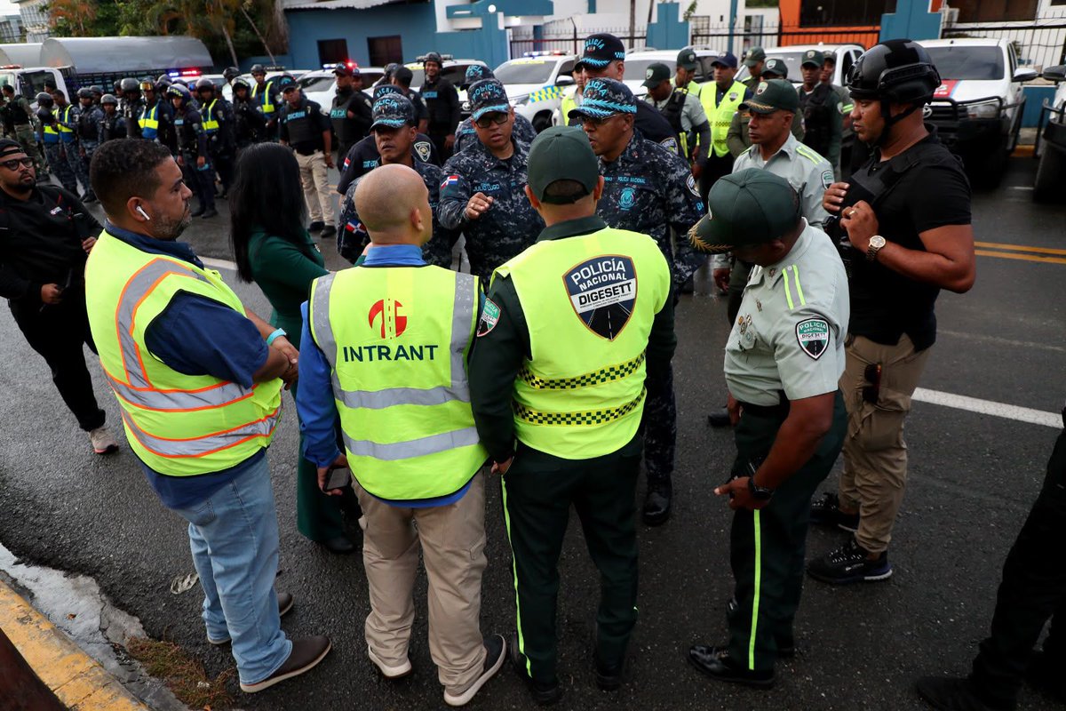 ElDia_do's tweet photo. INTRANT interviene 29 paradas de motoconcho y retiene 46 motocicletas en operativo
Más detalles en: https://t.co/FczL1hFtCE
#Intrant #Operativos #Motoconchistas #Motocicletas https://t.co/nTAHCq9QVc