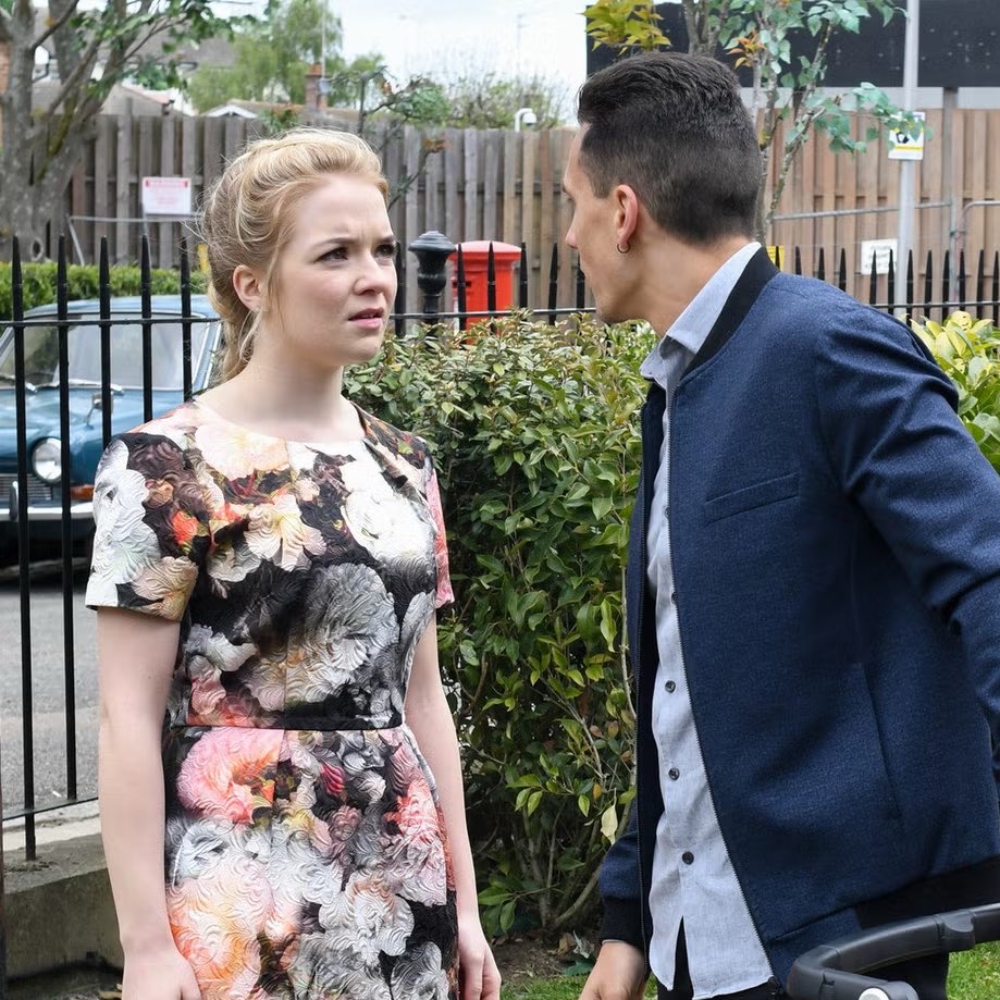 babesmithh's tweet photo. Imagine how these two would be in all the current Beale/Branning drama. Both were deranged. We were robbed! #EastEnders https://t.co/CJTnYmjPHO