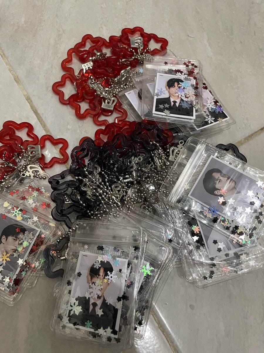 dprkly8's tweet photo. aku mau bagi bagi freebies ada yang mau ga yaaa insya allah aku bagiin di day 1 dan day 2 kalo ada yang mau nnti tag lokasi aku pas bagiin yaaa… https://t.co/v8A27beNga