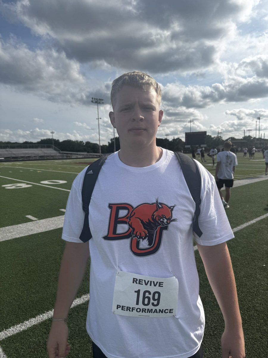MarketAthletes's tweet photo. Saw this kid do 15 reps of 225 lbs at UCM last weekend. 

Absolutely insane strength out of ‘27 OL prospect @AndrewPower73 

He’s here at @Revive_Perf Baker U Combine https://t.co/c8kTswKl7a