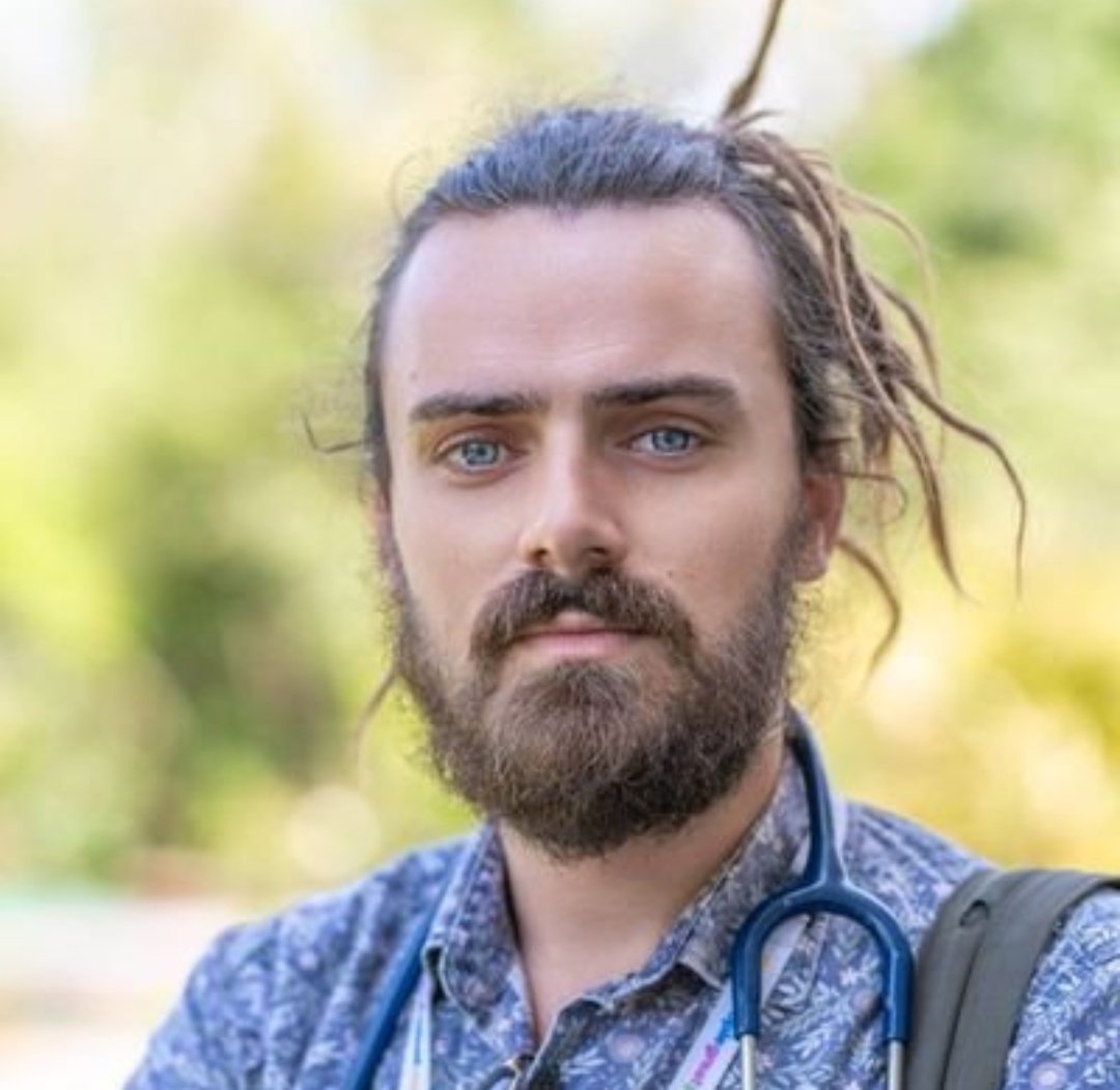 shriverist's tweet photo. It's so funny to me how much this guy looks like a stock image of an average Green Party member https://t.co/BRqlsv5yuZ