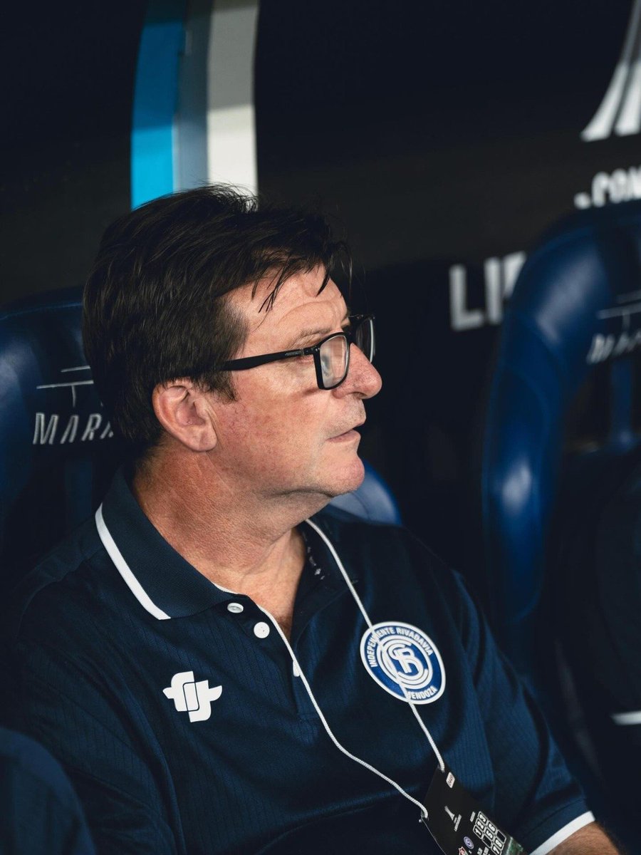 juansuraci's tweet photo. #IndependienteRivadavia Alfredo Berti en @DosDePunta_Mza 
Entrevista completa en el canal de YouTube @DosDePunta7736 
"A fin de temporada finalizan los dos años y medio de contrato"
"Nunca firmé contrato con cláusulas raras. Me da vergüenza ajena cuando veo que pasa con otros entrenadores"
“Está bravo el tema de la comunicación. Se instalan mentiras que después parecen que son verdades y después empiezan a debatir sobre esas mentiras. Después uno tiene que salir a desmentir. Es una dinámica peligrosa”
“Sería descortés de mi parte ponerme a analizar lo que haré después de diciembre. Mi cabeza y energía están en este semestre que puede ser histórico para el club”
“Los tres partidos que perdimos fueron ante rivales de las mismas características. Tenemos que modificar cosas cuando juguemos contra rivales que nos hacen esas propuestas, que son válidas”
“Tenemos futbolistas que tienen mucho compromiso y eso es una gran ventaja”
“La única manera de trabajar es en el entrenamiento. Veo entrenadores que le gritan a los jugadores en la cancha. Se entra en una dinámica que lejos de tranquilizar al futbolista, lo confunde”
“Sebastián (Villa) físicamente es dotado. Es un futbolista completo, integral”
"Lo que sucede adentro de la cancha el jugador lo tiene que aceptar. No se le puede imponer. Lo que se genera con los jugadores es porque llevamos 600 días juntos. Le conozco a cada jugador la parte futbolística y humana. Para mí eso es fundamental"
"Villalba y Costa son dos líderes naturales. Les tengo respeto profesional y humano. Les dije que iban a jugar un partido cada uno"
“Nosotros jugamos para ganar”
“A Bucca (Leonel) le costó el primer semestre porque venía sin dinámica. ¿Sabés cuándo empezó a ser considerado? No sabés cómo lloraba cuando ganamos la Copa Argentina. Ahí empezó a ganarse mi consideración. No había jugador ni un minuto. No tenés idea lo que entrenó y sumó para el grupo. Todo es obra de él”